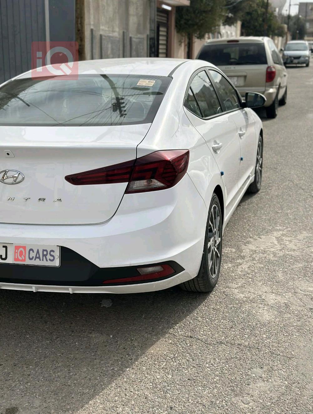 هیۆندای ئەلەنترا